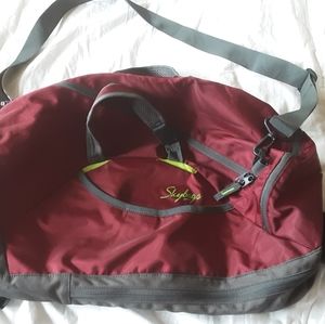 SKYBAGS THREE WAY DUFFLE CARRY BACKPACK NEW 21in by 17 in